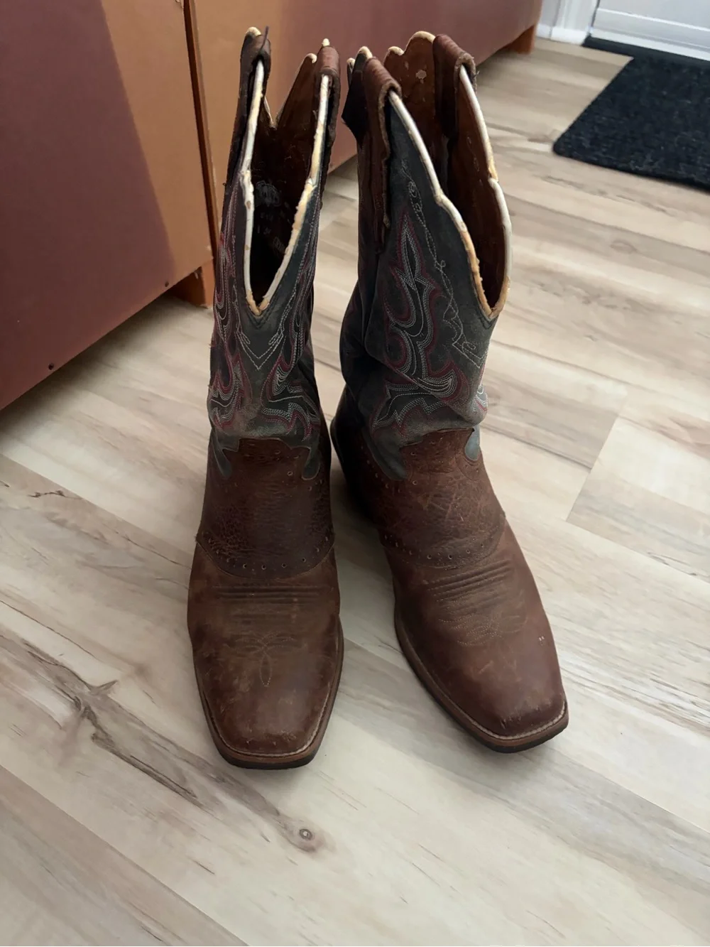 Justin Boots Brown Leather Cowboy Boots Turquoise and Pink Stitching